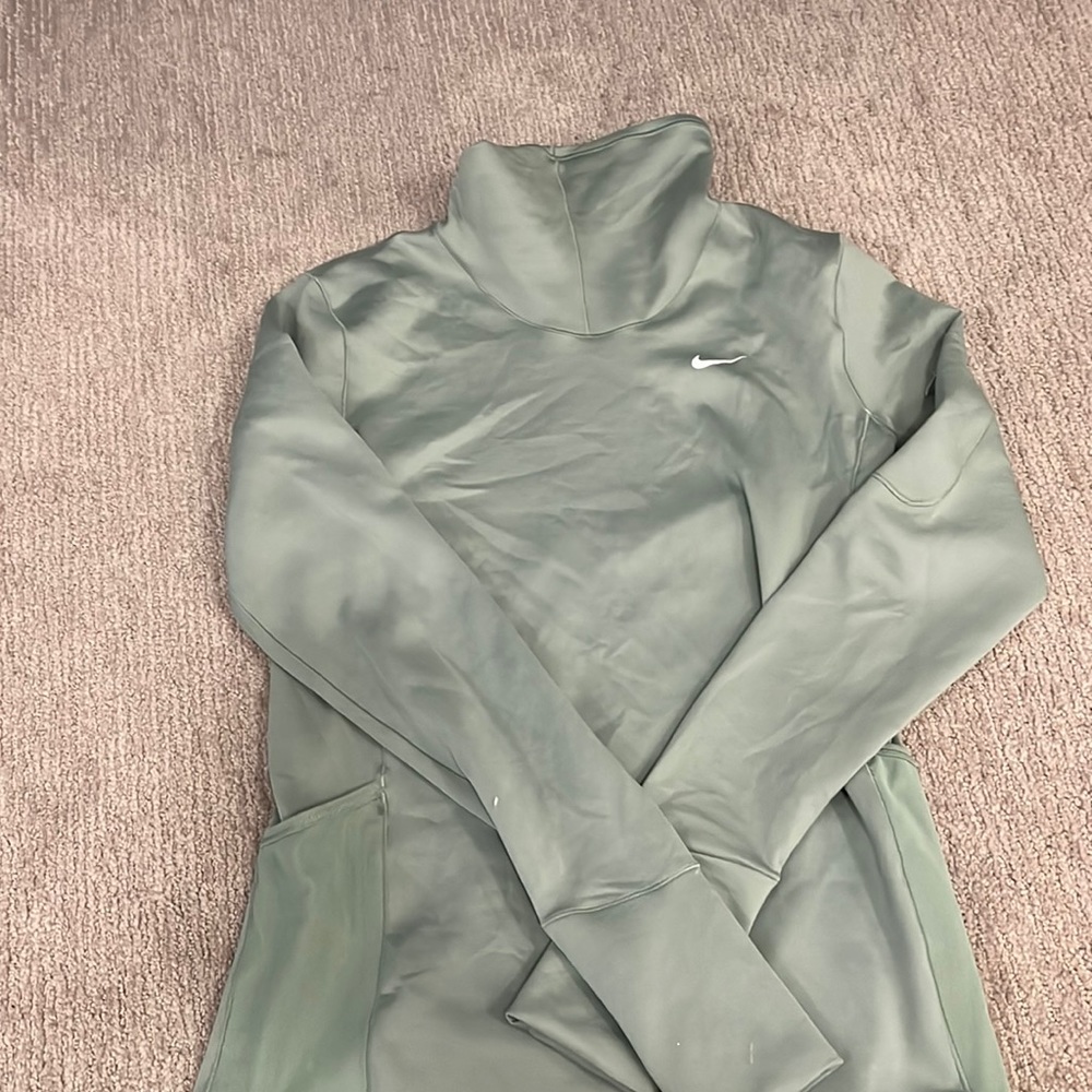 Nike therma fit top